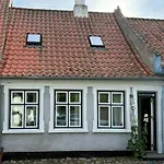 Town House With Sea View In Historic