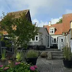 Town House With Sea View In Historic Эрёскёбинг