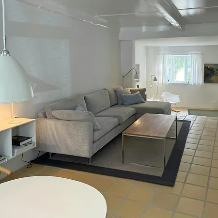 Town House With Sea View In Historic Эрёскёбинг