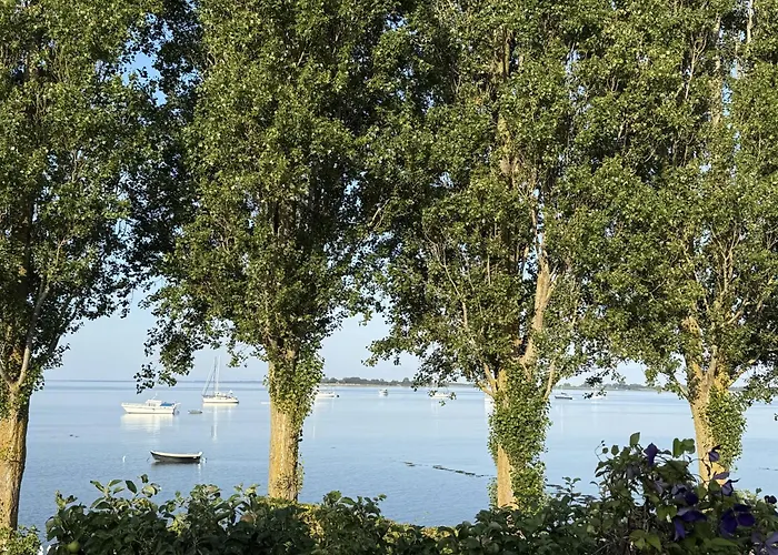 Сasa de vacaciones Town House With Sea View In Historic *